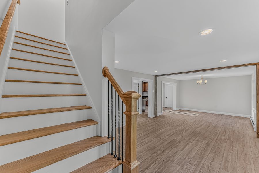 Oak staircase with iron balusters