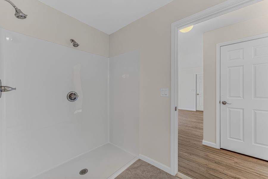 Roll-in shower with two shower heads